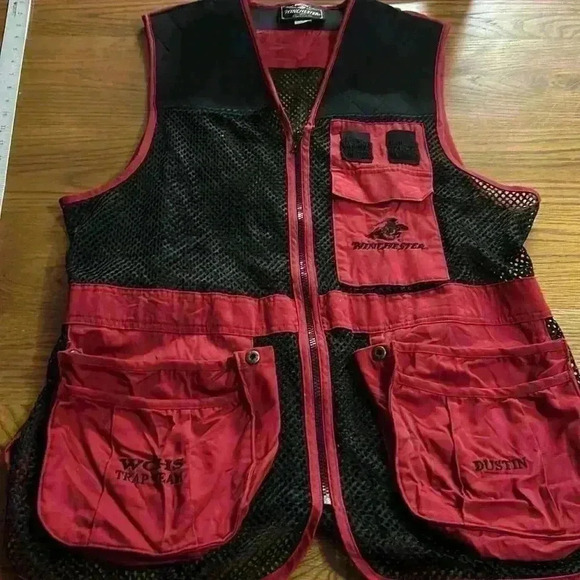 Winchester trap shooting vest-does have items embroidered on it EUC men’s Size L - Picture 1 of 6